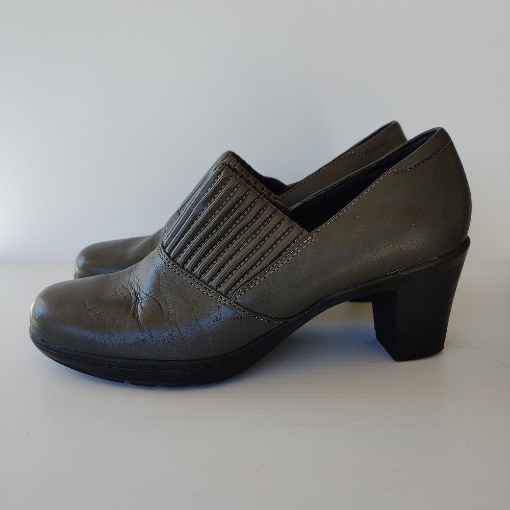 Clarks Bendables Womens Gray Slip On Clog Heels Casual Comfort Shoes Size 8M
